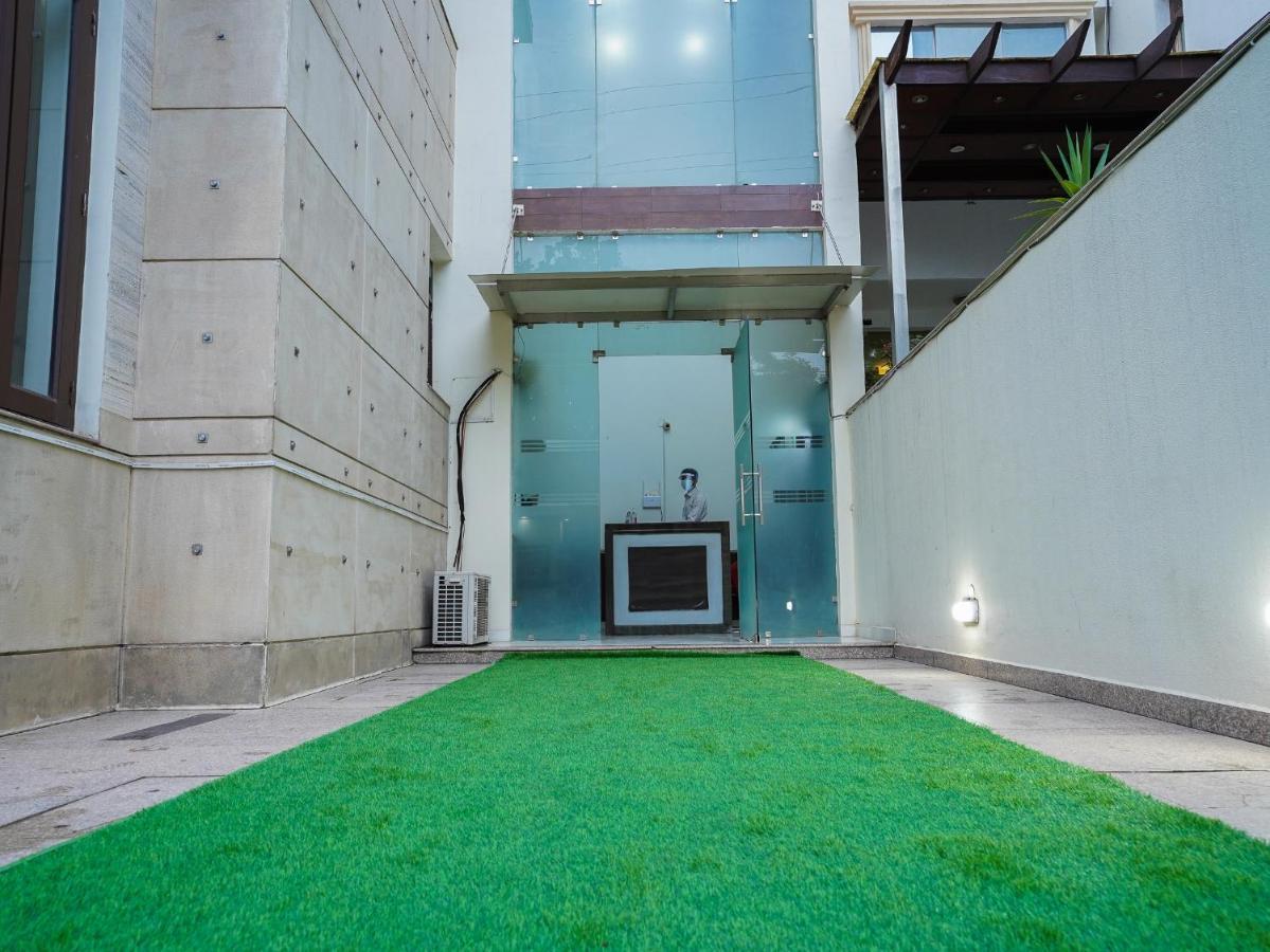Lime Tree Hotel Sushant Lok Gurgaon Sector 29 Next To Iffco Chowk Metro Exterior photo