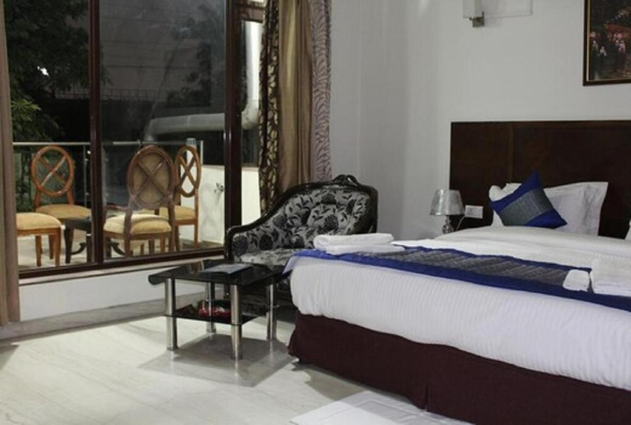 Lime Tree Hotel Sushant Lok Gurgaon Sector 29 Next To Iffco Chowk Metro Exterior photo