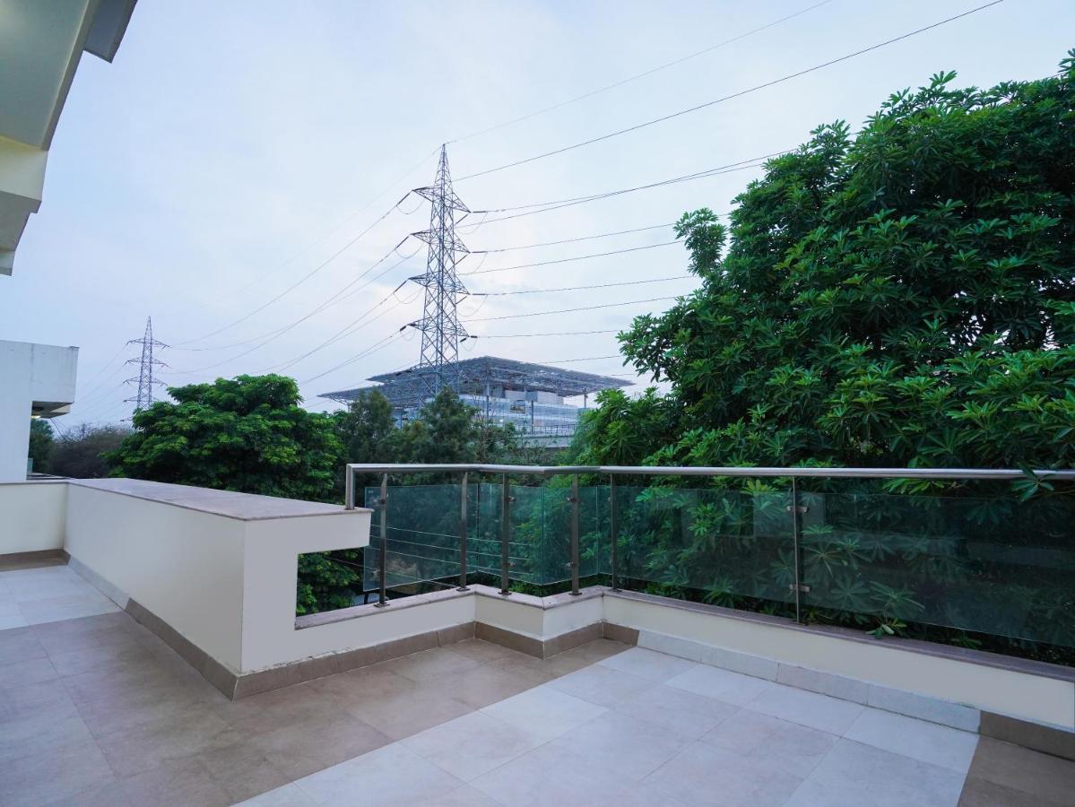 Lime Tree Hotel Sushant Lok Gurgaon Sector 29 Next To Iffco Chowk Metro Exterior photo